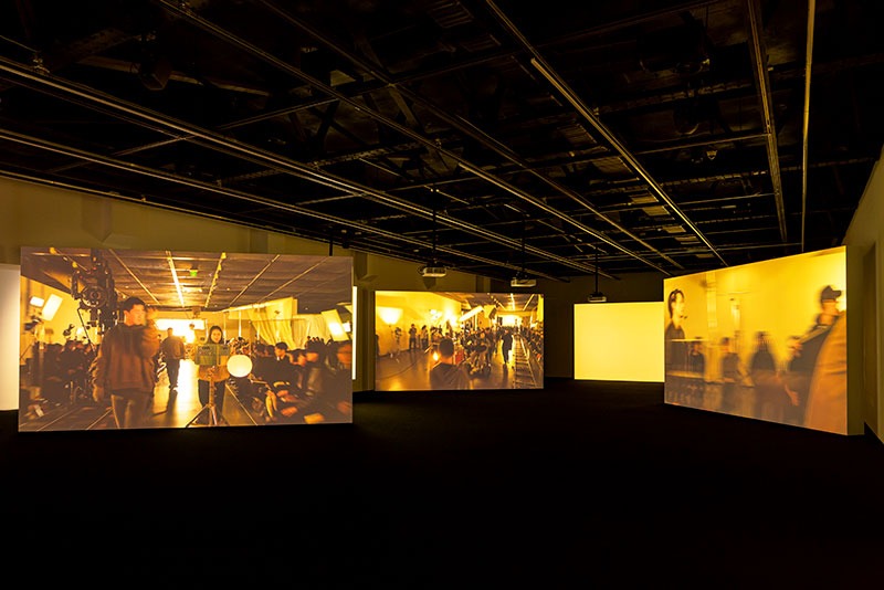 전시전경 · Exhibition view · 오민, 〈동시〉, 2026, 150분.  시간기반설치; 9채널 영상, 컬러, 12채널 사운드.