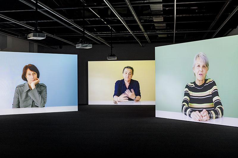 전시전경 · Exhibition view · 오민, 〈동시〉, 2026, 150분.  시간기반설치; 9채널 영상, 컬러, 12채널 사운드.