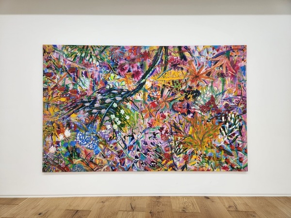 전시전경 · Exhibition view · 28일까지 창원 블루브릭 갤러리에서 장건율 초대전 <답신>이 열린다. 장건율 작 ‘꽃’. /류민기 사진