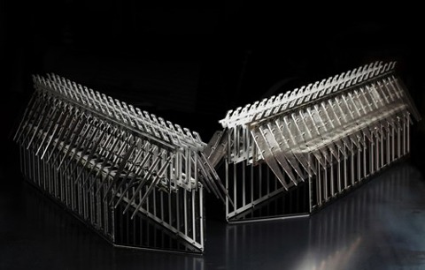 최민규_Drift grid-Sogyeok 152 · Steel. Bolt&Nut. Polycarbonate. Mirror · 120x35x30cm (2ea) · 2017