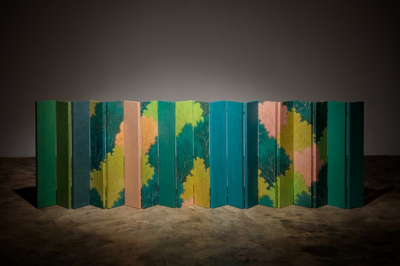 산수별곡 · 장지에 먹과 채색_스피커_작곡가협업곡 · 20×230cm · 2018 · song by arithmetic · food and color on the ground_Speakers_Strong Songs