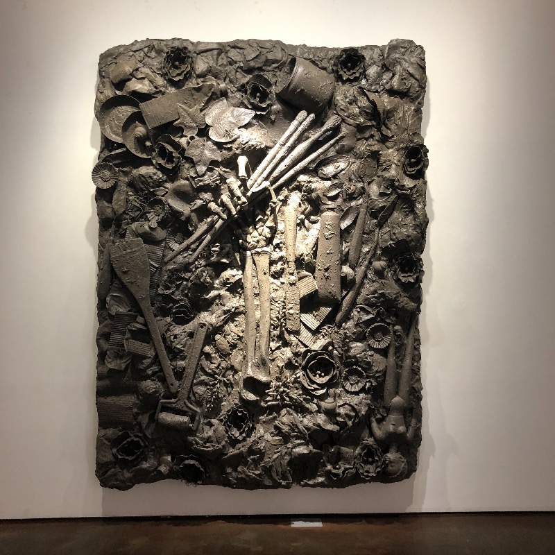 화가의 손 3 · acrylic on FRP · 300x220x45(d) · 2019 · Hand of the Arist 3 · acrylic on FRP