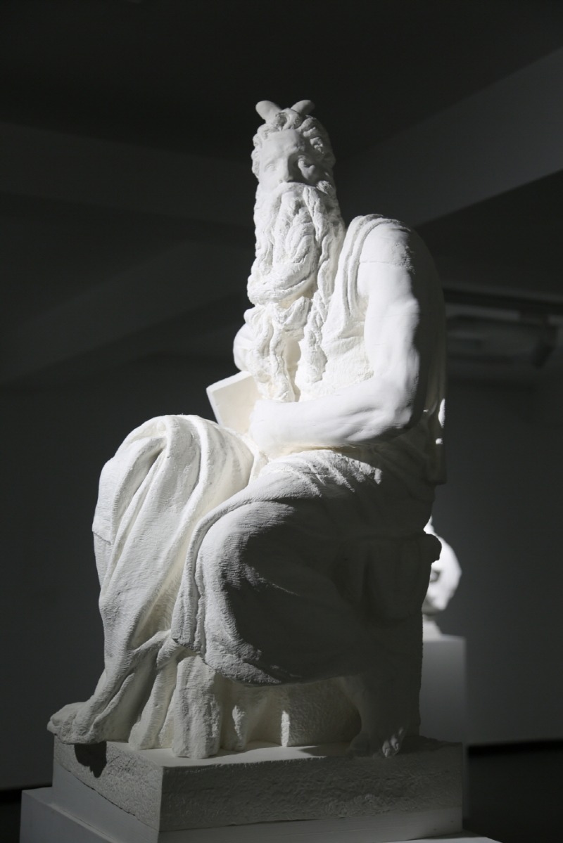 리훙보_摩的 · 종이 · 150×75×60cm · 2013-2016 · Li Hongbo_摩的 · paper
