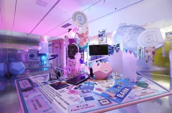 Crystal world 6 · 혼합재료 · 가변사이즈 · 2018 · Crystal world 6