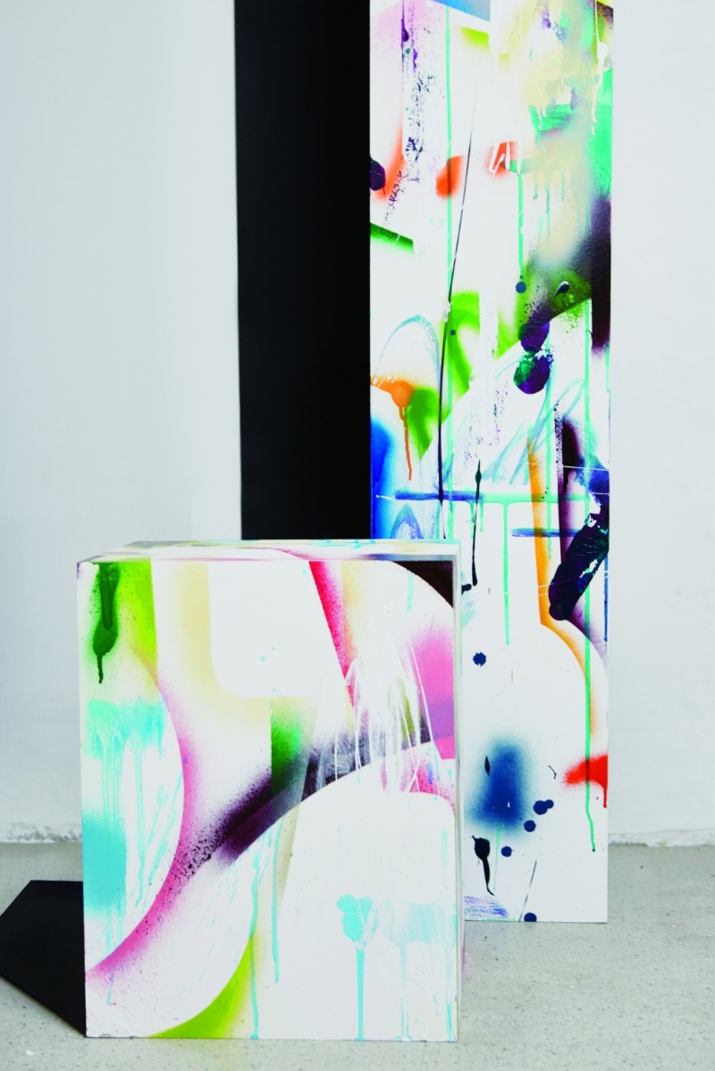 socle ihabité · bombe de peinture sur socles · dimension variable · 2019 · socle ihabité · bombe de peinture sur socles