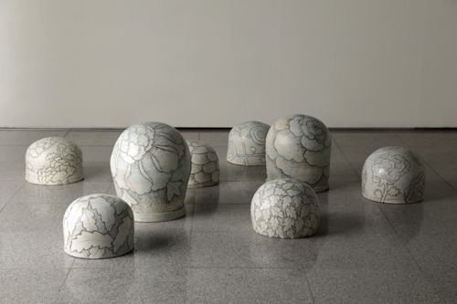 분청인화모란문스툴 시리즈 · 분청토_ 색화장토_ 재유 · 250x220x53cm · Ceramic series