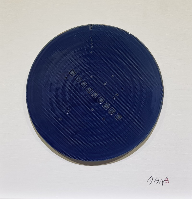 빛으로부터 온 색 블루 · Ceramic · 42x42cm · 2019 · Ceramic
