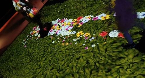 Green Field · 미디어설치 · 가변크기 · 2013 · Green Field