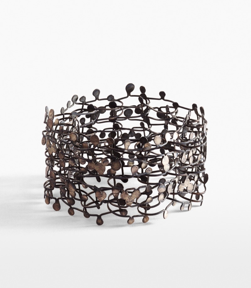 팔찌 · 산화된 은 · Ø7x4.5cm · 1999 · Bangle