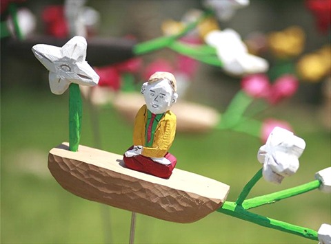 앉아 있는 남자 · 나무에 채색 · 2009 · Sitting man