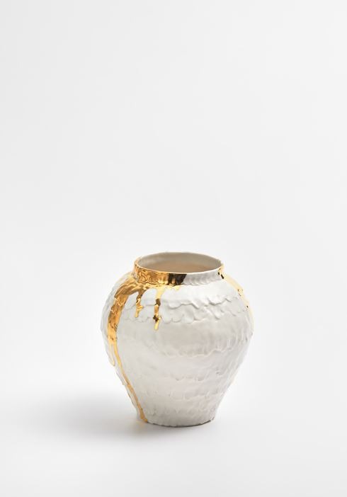 Life-size jar · 자기질점토 · 16×14×14cm · 2019 · Life-size jar