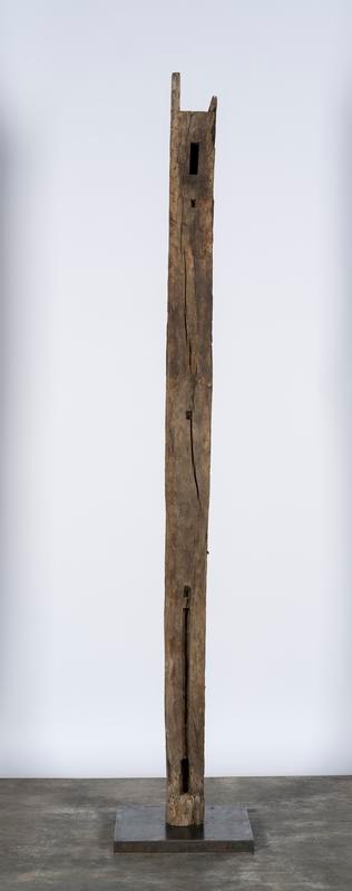 Eternal Now · Wooden beams from traditional Korean houses, metal staples, metal plinth · 221.5 x 14 cm · 2018 · Eternal Now · Wooden beams from traditional Korean houses, metal staples, metal plinth