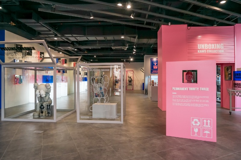 <UNBOXING : KAWS Collection> 전시전경 · Installation view