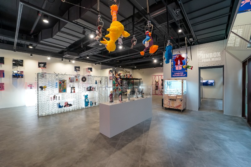<UNBOXING : KAWS Collection> 전시전경 · Installation view