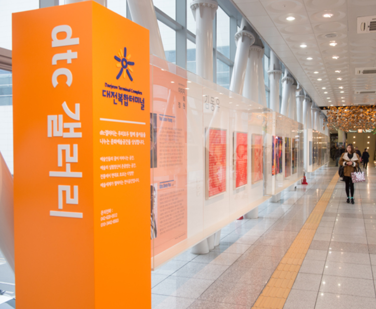 전시 전경 · Installation view