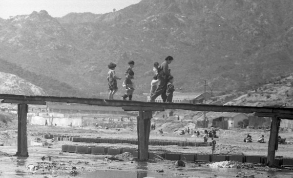 가족2,중랑천,서울 · 1958 [출처] 스페이스22 홈페이지