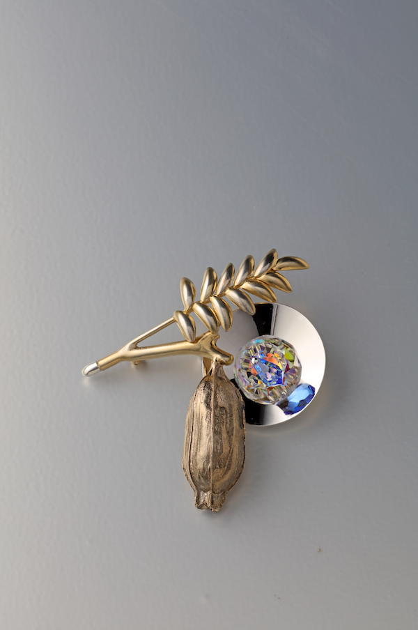 Illusion -ice moon · Silver, crystal · 5x4.8cm, Brooch · 2020 · Illusion -ice moon · Silver, crystal