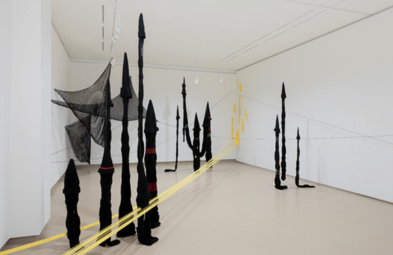 보라리 - Yellow Brick Road · Polyester and Wire · 가변설치 800x1200x360cm · 2019