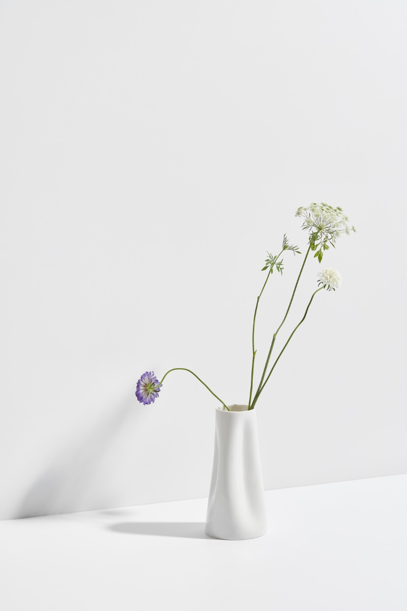 Colle- Yanggu Moon Jar · Porcelain · Ø50 x Ø80 x h170(mm) · 2020 · Colle- Yanggu Moon Jar · Porcelain