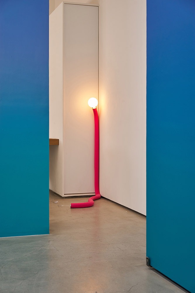 Mono series Silicone · steel · 800x300x1200mm · 2021 (출처= 021갤러리) · Mono series Silicone · steel