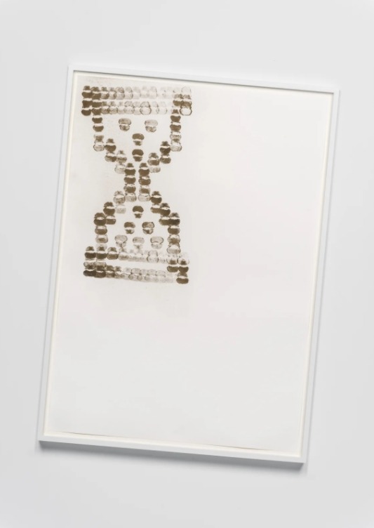 unfucking titled (quarantine series) · olive oil, lipstick, cement on paper · 84x60cm · 2021 (이미지 출처 = 바라캇 컨템포러리)