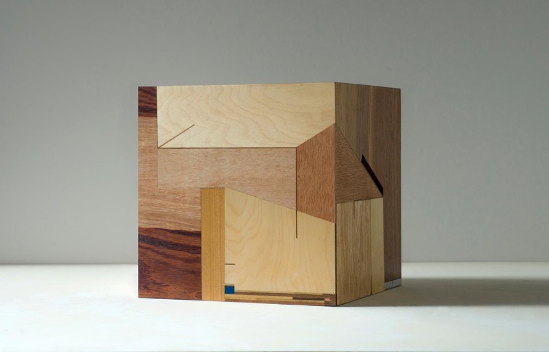 The pupil has become the master - artificial moon · Plywood · 33 x 33 x 33 cm · 2021 (출처= PKM갤러리) · The pupil has become the master - artificial moon · Plywood