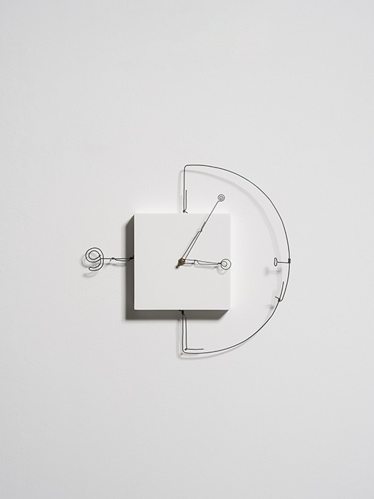 김수현, Ticktack 06 · wire drawing on a panel · 32x29x4cm · 2021 (이미지 제공 = 스페이스 엄) · wire drawing on a panel