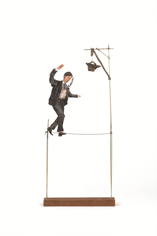쿵 하면 흔들리는 세계 · paint on paper, copper wire, steel wire, wood · dimensions variable · 2021 (출처= OCI미술관) · A world that shakes when you thump · paint on paper, copper wire, steel wire, wood