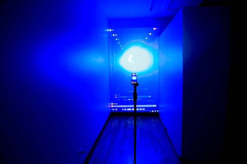LIVE feedback · smartphone, projector, computer · dimensions variable · 2021 (출처= OCI미술관) · LIVE feedback · smartphone, projector, computer