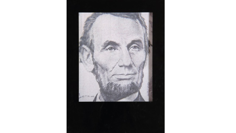 김기훈, ABRAHAM LINCOLN · 아크릴, 철, 감속모터 · 97×65×11CM · 2008 (출처= 갤러리박영)