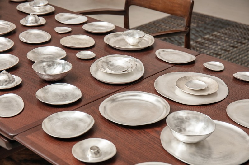 Silver line series, ceramic, silver · (이미지 제공 = 비트리 갤러리) · Silver line series, ceramic, silver
