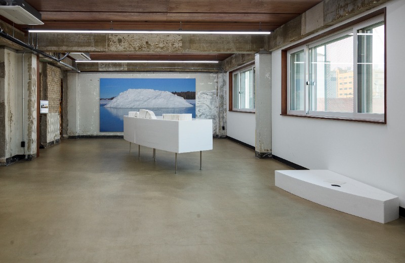 문서진, 살아 있는 섬(Living Island) · 사진, 디지털 프레임, 책, 일지 등 혼합매체, 가변설치 · 2020 ⓒThe Artists & Art Centre Art Moment · Moon Sujin, Living Island