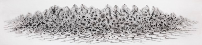 물의 희롱 · 실크에 잉크 · 350 x 70 cm · 2017(출처=소촌아트팩토리 블로그) · The Tease of Water · ink on silk