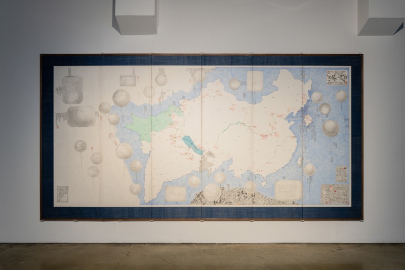 1차 실크로드 프로젝트 — 루트맵 드로잉 1  부분 이미지 · 장지에 연필, 채색 · 248×483cm · 2006(2018년 병풍으로 제작)  (이미지 제공 = 아르코미술관)