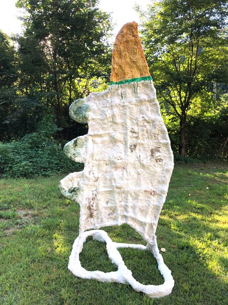 Miss H with three wings · 혼합재료 · 100 x 120 x 194 cm · 2021(출처=아트스페이스 그로브 블로그) · Miss H with three wings · Mixed materials