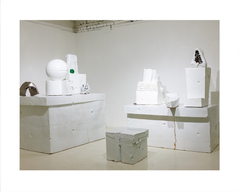 Dinner Party · glazed ceramic · Size Variable · 2021 (출처= 파라다이스집) · Dinner Party · glazed ceramic