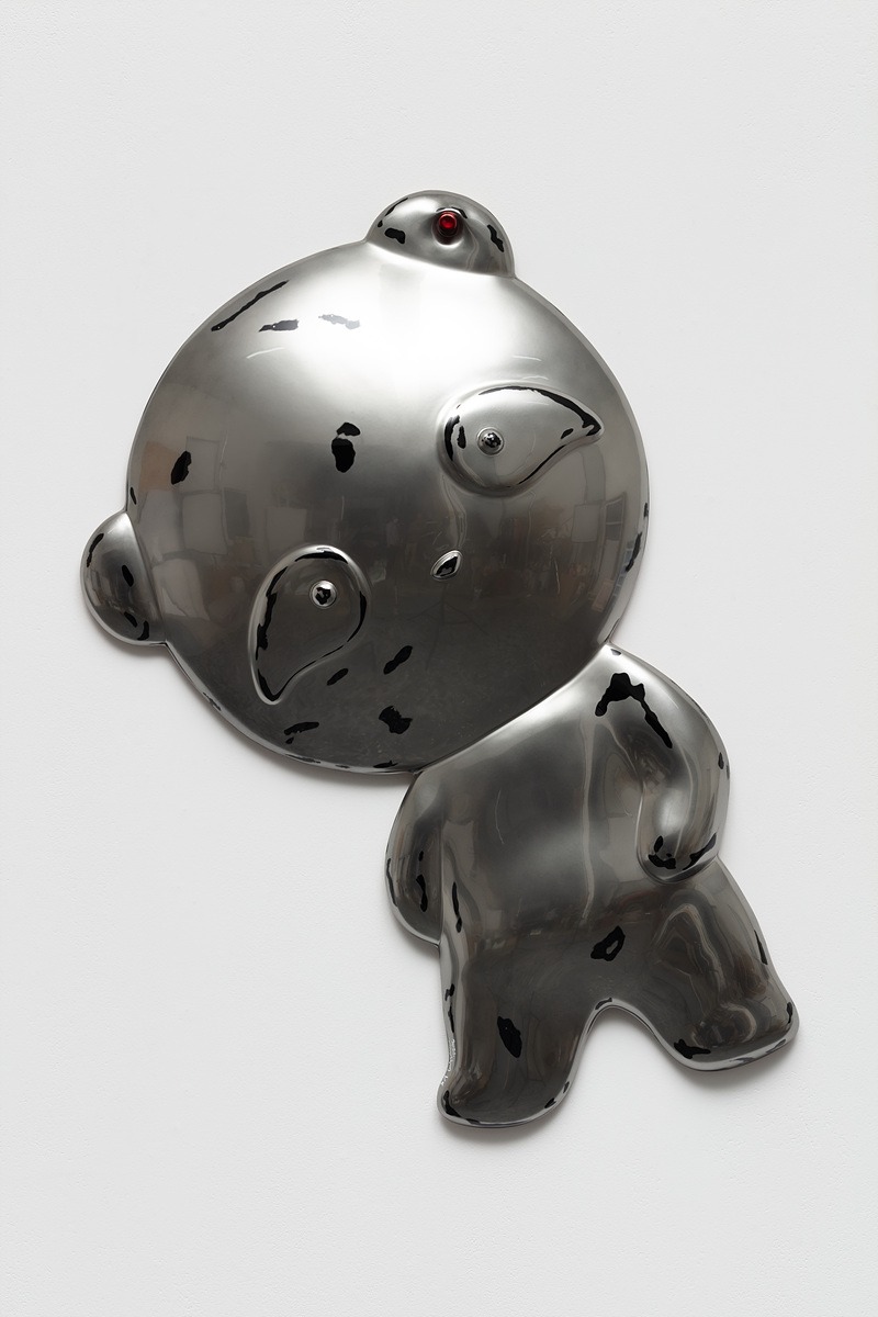 After the Puppet Show-Chrome Pandana · chrome paint on plastic · 38x61x6cm · 2021 (이미지 제공 = 비트리갤러리) · After the Puppet Show-Chrome Pandana · chrome paint on plastic