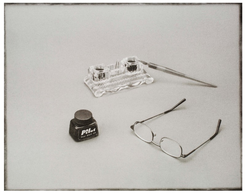 아버지의 손길 #6 · Monochrom Gum Bichromate Print · 25.4 x 20.3cm · 2021 (이미지 제공 = 갤러리 너트) · Monochrom Gum Bichromate Print
