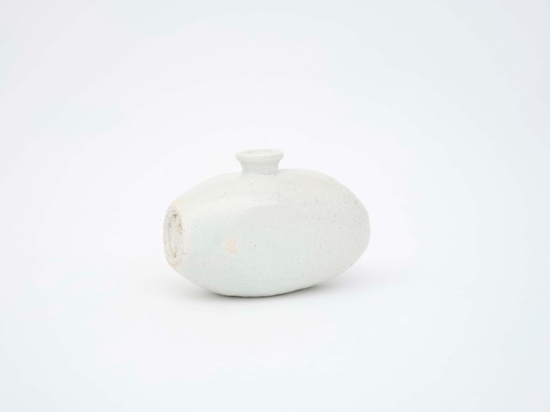장군 · White porcelain · 15.5x6.5x9.5 cm · 2021 (이미지 제공 = 조현화랑) · White porcelain