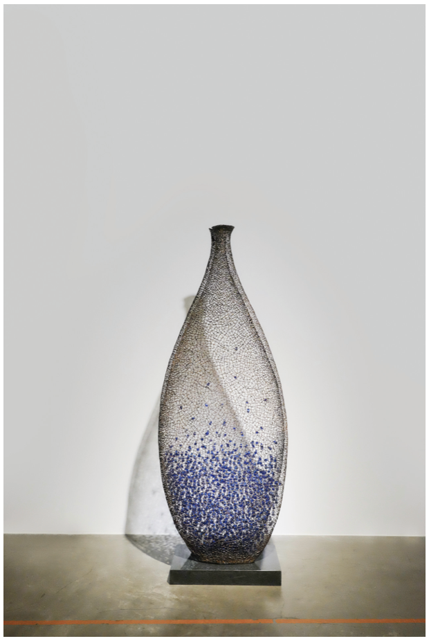 이준석, Painted Glass · Copper, Pyrex Glass, 마천석 · 55×28.5×153(cm) · (이미지출처 = RNL갤러리) · Lee Jun Seok, Painted Glass · Copper, Pyrex Glass, 마천석