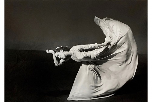 Babara Morgan, Martha Graham, Letter to the World (Kick) · Gelatin silver print · Image 35.56 x 46.99 cm / Sheet 40.64 x 50.8 cm · 1940 (이미지출처 = art sapce j)