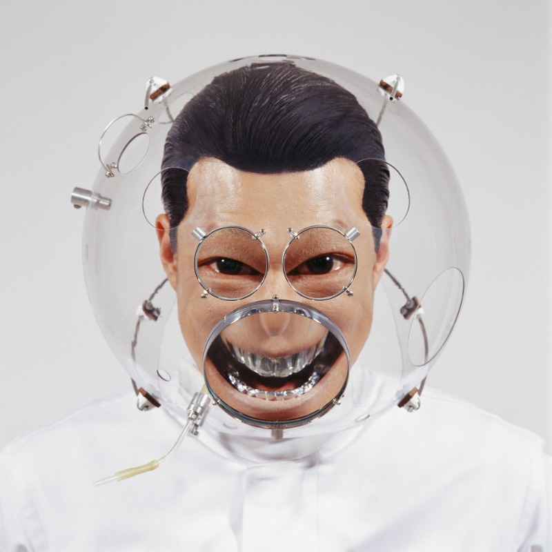 Altering Facial Features with H-WR · 디지털 피그먼트 프린트, 디아섹 · 121×121 cm · 2007 (이미지출처 = 부산시립미술관) · Altering Facial Features with H-WR · Digital pigment print, diasec