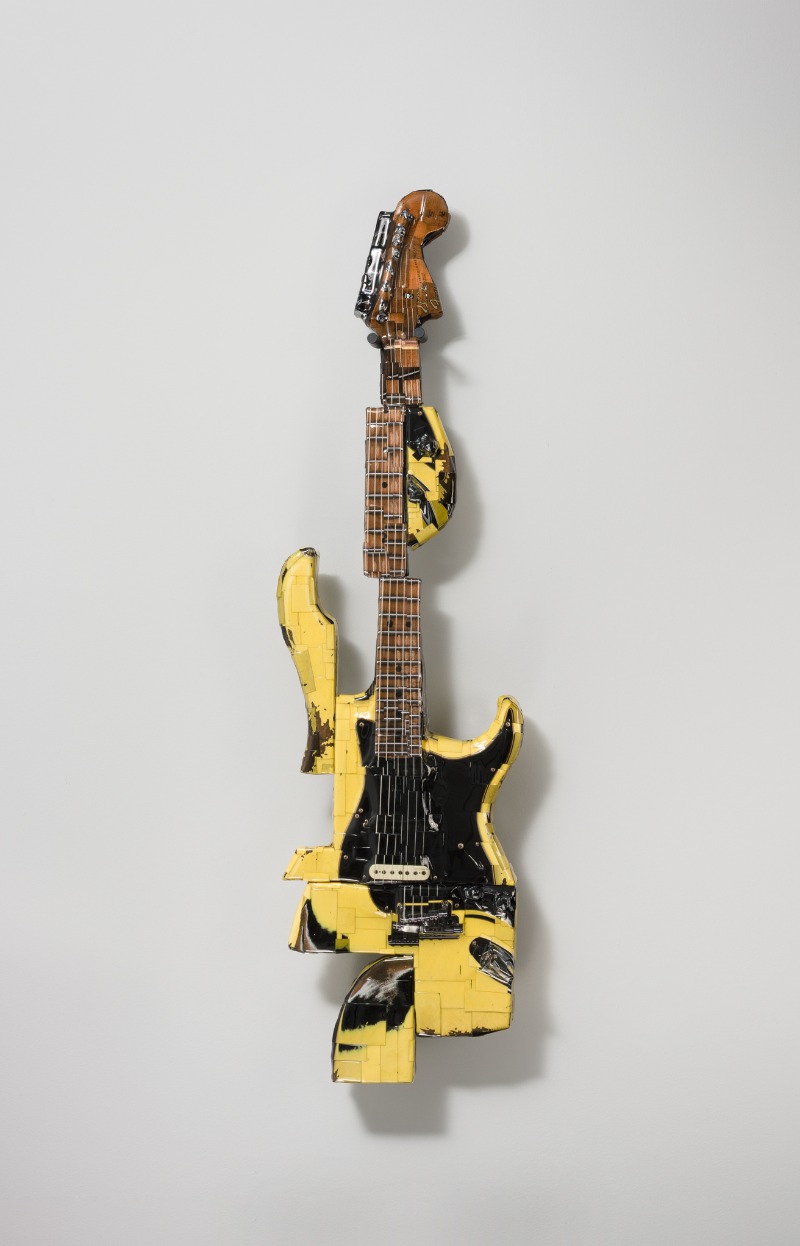 권오상, Fender · Pigment Print, Mixed Media · 34x109x8(d)cm · 2022 (이미지제공 = 에브리데이몬데이) · Gwon Osang, Fender · Pigment Print, Mixed Media
