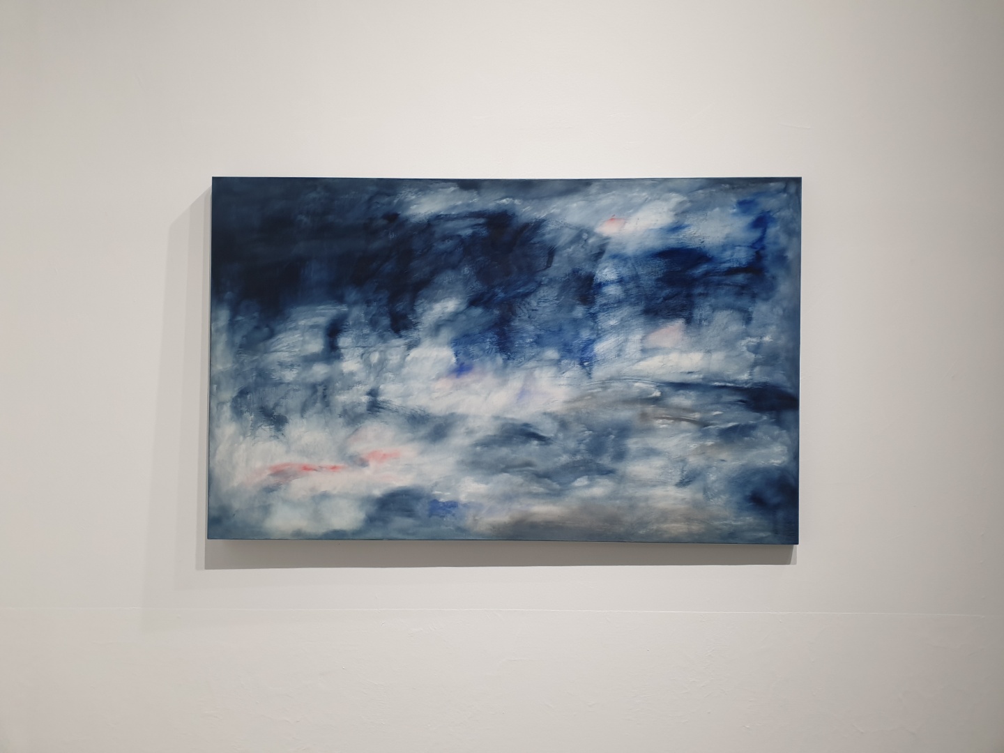 모호함 · Oil On Canvas · 130.3×80.3cm · 2019 (이미지 제공 = 갤러리밀스튜디오)