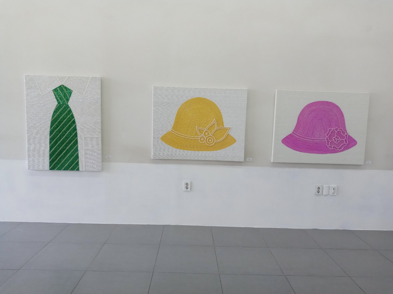 봄나들이 (맨 오른쪽 작품) · beads on canvas · 91.7x112.5cm · 2019